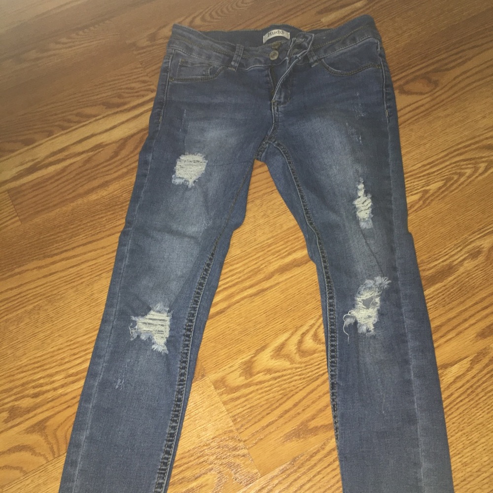 MUDD GIRLS RIPPED JEANS!